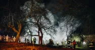 Pożar budynku gospodarczego - strażacy uratowali dom - zdjęcie 5