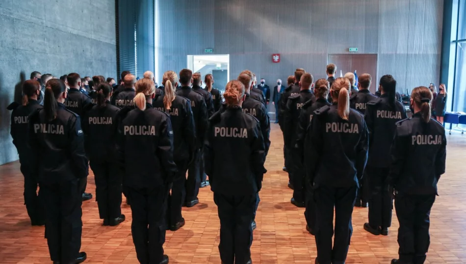 Ślubowanie nowych funkcjonariuszy policji - jeden będzie służył na Limanowszczyźnie - zdjęcie 1