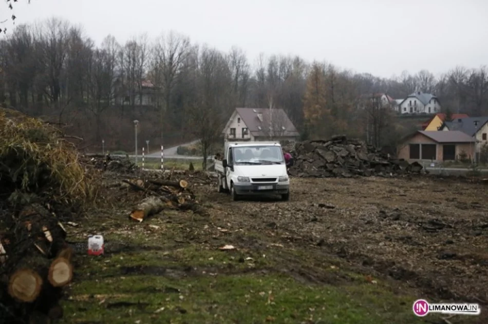 Dwa stare boiska do wymiany - zdjęcie 2