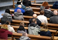 Spada liczba wierzących i praktykujących. W latach 1992–2021 praktyki religijne w grupie 18–24 lata spadły z 69 proc. do 23 proc. - zdjęcie główne