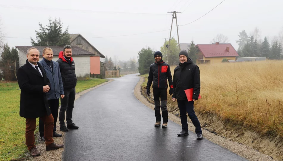 Odbiór techniczny wyremontowanej drogi w Kisielówce - zdjęcie 1