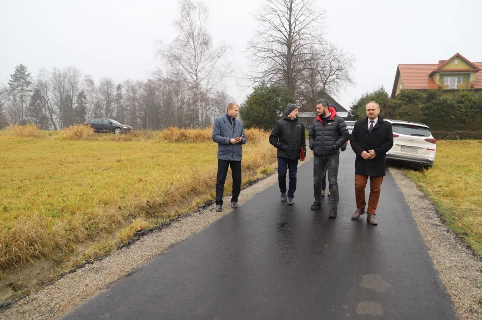 Odbiór techniczny wyremontowanej drogi w Kisielówce - zdjęcie 2