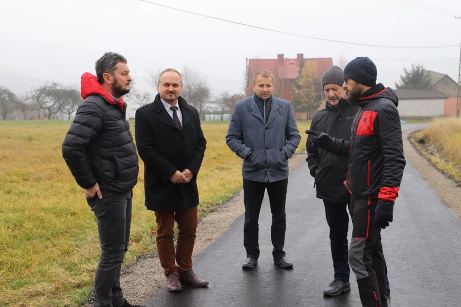 Odbiór techniczny wyremontowanej drogi w Kisielówce - zdjęcie 8