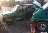 Zderzenie fiata z samochodem dostawczym - zdjęcie główne