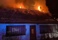 Tragiczny finał pożaru - w płonącym budynku znaleziono zwłoki - zdjęcie główne