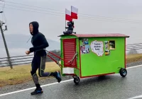 Biegnie dookoła Polski - wczoraj i dziś był widziany na Limanowszczyźnie - zdjęcie główne