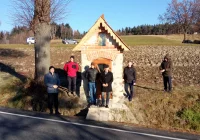 Odbiór odnowionej kapliczki w Wysokiem - zdjęcie główne