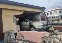 Tragedia przy parkowaniu w garażu - potrąceni dwaj mężczyźni, jeden z nich zmarł - zdjęcie główne