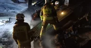 W nocy zapalił się budynek, strażacy mieli utrudniony dojazd - zdjęcie 3