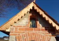 Odnowiono wiekową kapliczkę znajdującą się przy DK 28 - zdjęcie główne