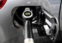 Analitycy: jeszcze w tym roku obniżki na stacjach paliw - poniżej 6 zł - zdjęcie główne