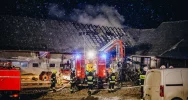 Strażacy gasili pożar zabudowań gospodarczych - zdjęcie 3