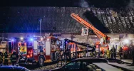 Strażacy gasili pożar zabudowań gospodarczych - zdjęcie 4