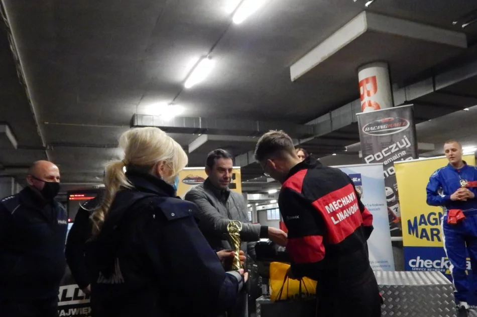 Uczniowie z Limanowej na zawodach międzyszkolnej ligi kartingowej - zdjęcie 4