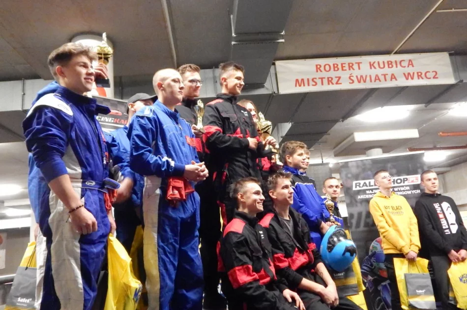 Uczniowie z Limanowej na zawodach międzyszkolnej ligi kartingowej - zdjęcie 6