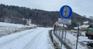 Dachowanie na śliskiej drodze, dwie osoby poszkodowane - zdjęcie 4