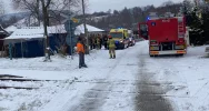 Dachowanie na śliskiej drodze, dwie osoby poszkodowane - zdjęcie 5