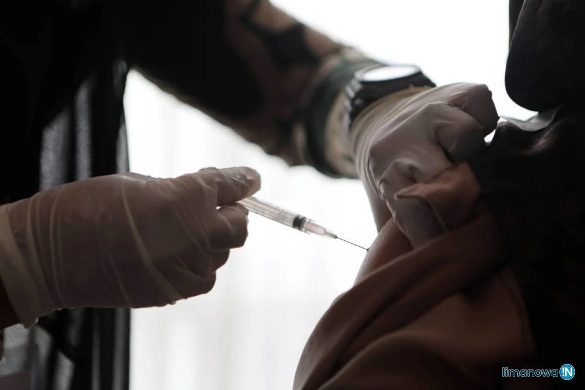 Jak przebiegają szczepienia przeciwko COVID-19 na Limanowszczyźnie?