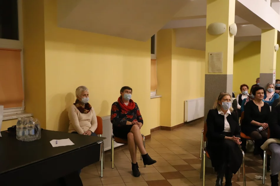 „Jak zadbać o zdrowie psychiczne w jesieni życia” – Wykład w Świetlicy Wiejskiej w Pasierbcu - zdjęcie 4