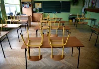 Rząd wprowadza naukę zdalną w szkołach podstawowych i średnich - zdjęcie główne