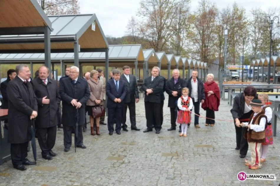 Plac targowy już w rękach kupców - zdjęcie 2