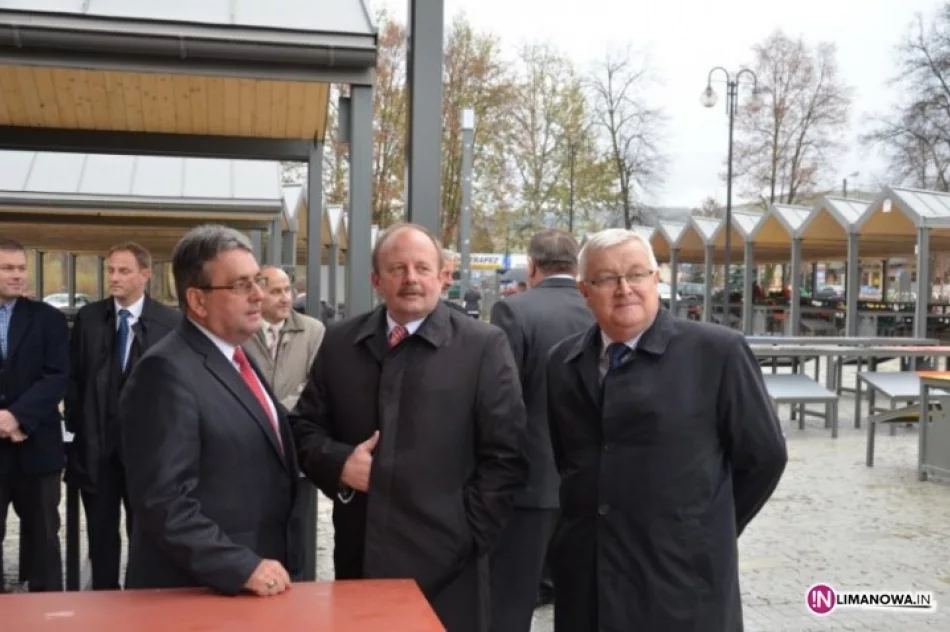 Plac targowy już w rękach kupców - zdjęcie 3