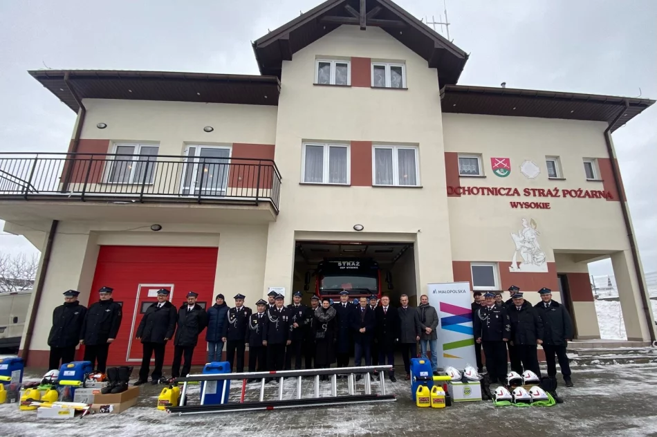 Nowy sprzęt przekazany podczas odbioru zmodernizowanej remizy - zdjęcie 3