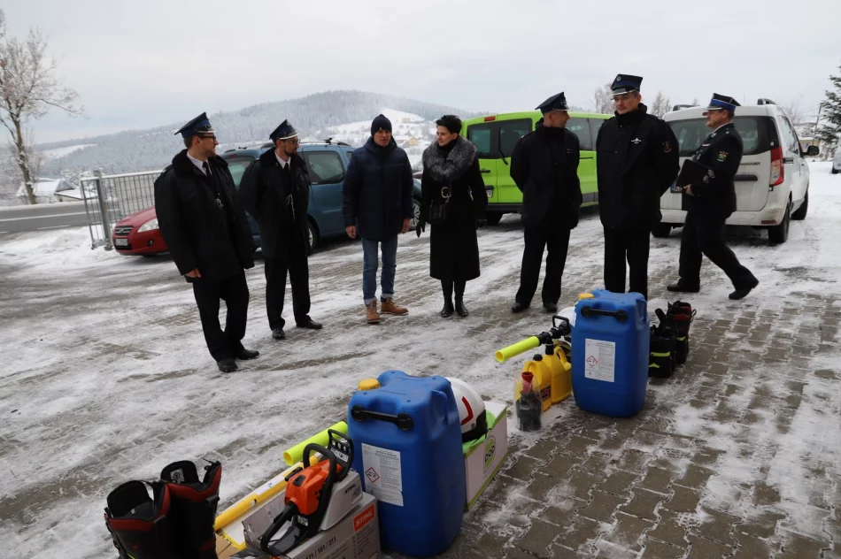 Nowy sprzęt przekazany podczas odbioru zmodernizowanej remizy - zdjęcie 5