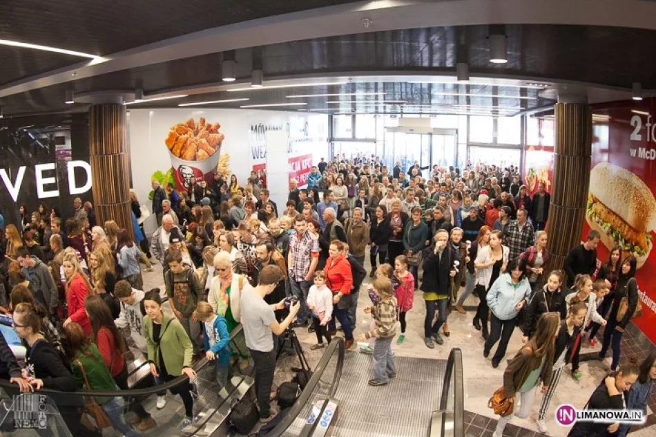 Tłumy na otwarciu galerii handlowej - zdjęcie 3
