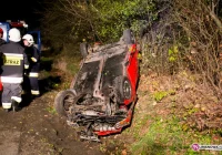 Dachowanie rajdówki. Kierowca w szpitalu - zdjęcie główne