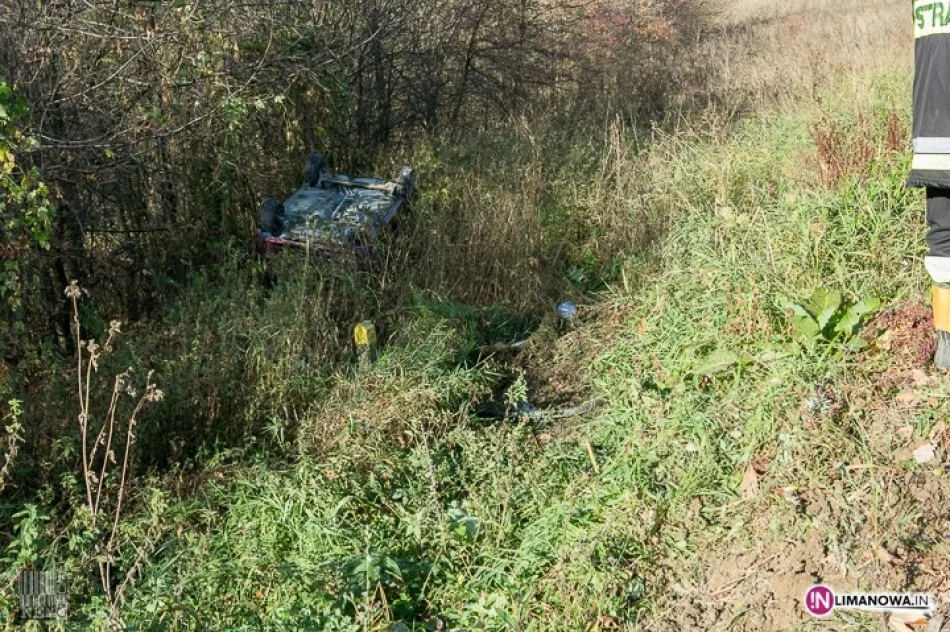 Straciła panowanie - auto dachowało - zdjęcie 3