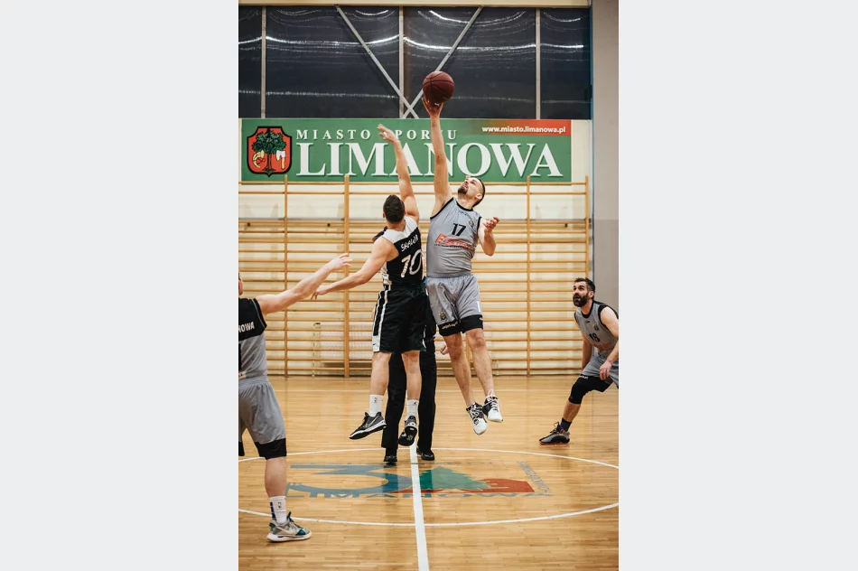 Mikołajkowe święto koszykówki w Limanowej - zdjęcie 2