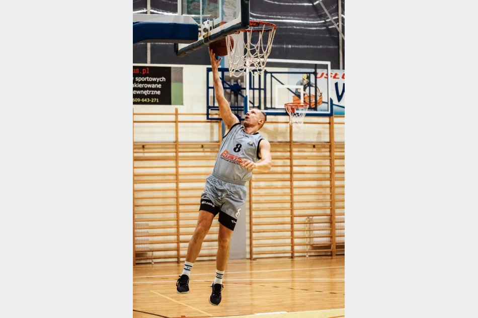 Mikołajkowe święto koszykówki w Limanowej - zdjęcie 3