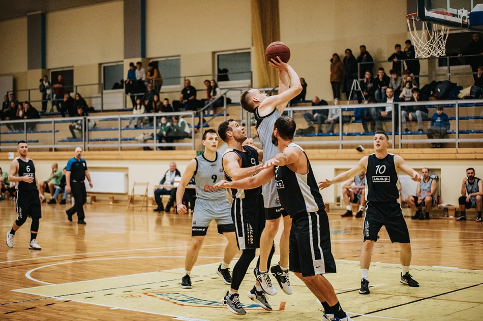 Mikołajkowe święto koszykówki w Limanowej - zdjęcie 9