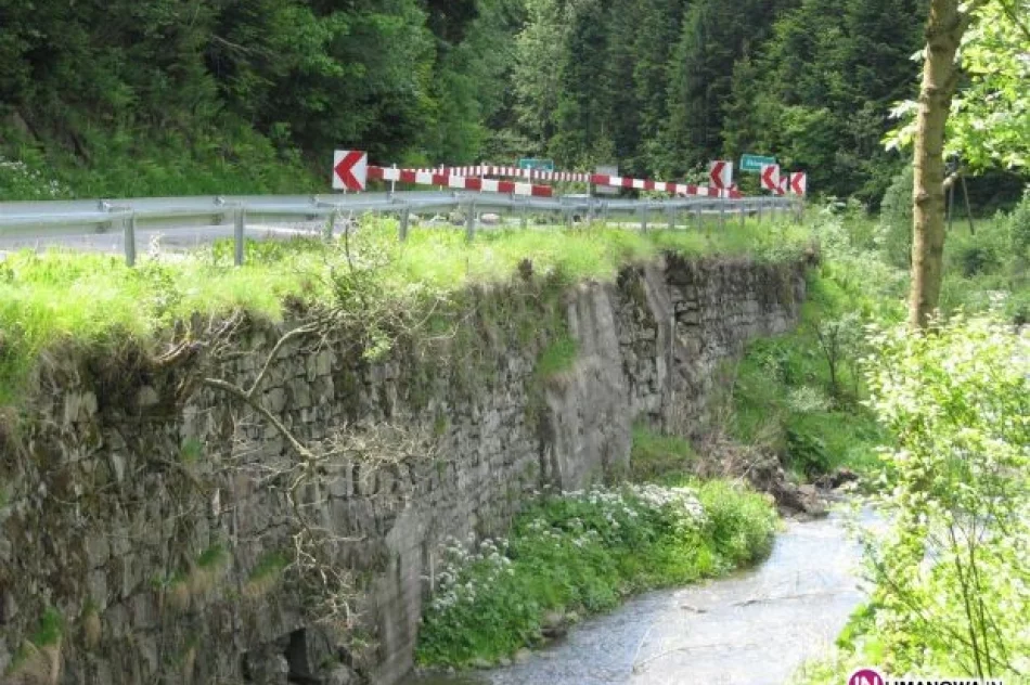 Trwa remont zagrożonego odcinka drogi - zdjęcie 2