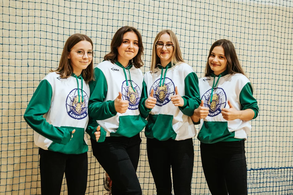 Mikołajkowe święto koszykówki w Limanowej - zdjęcie 14