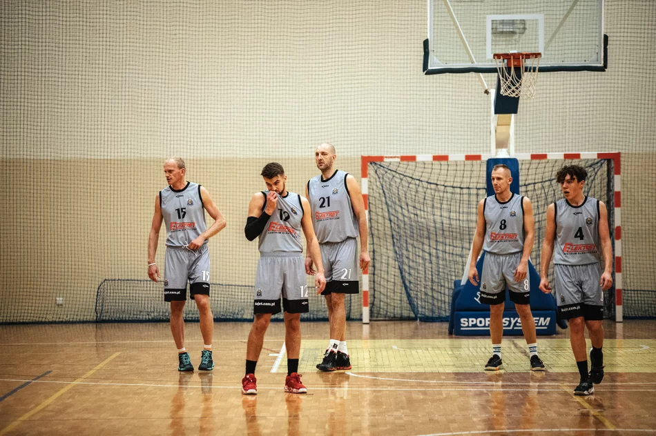 Mikołajkowe święto koszykówki w Limanowej - zdjęcie 16