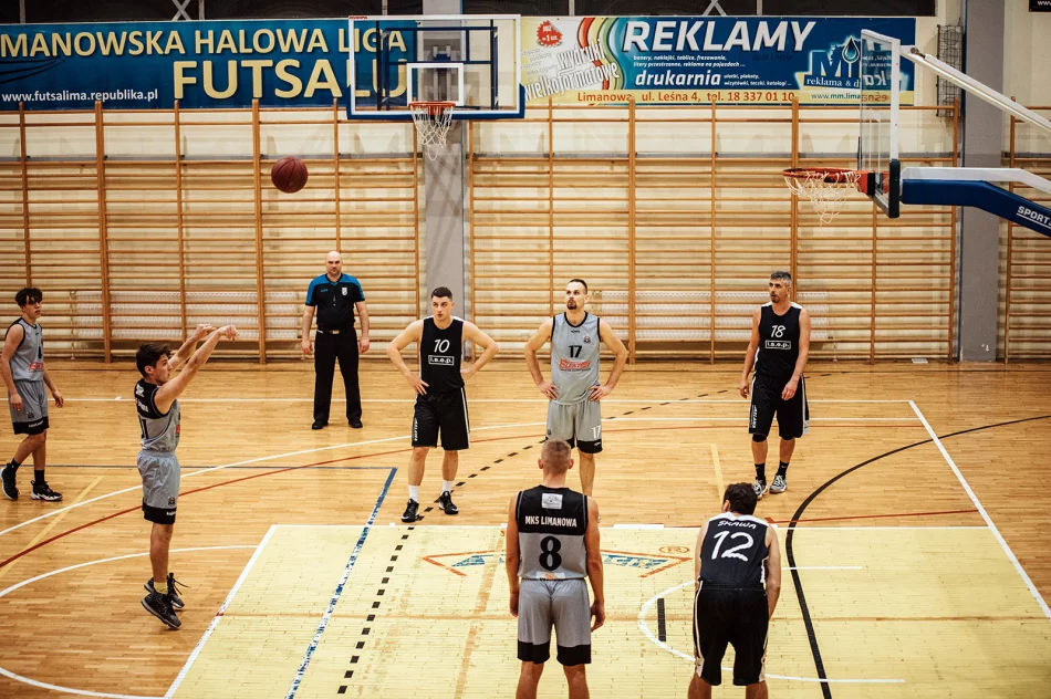 Mikołajkowe święto koszykówki w Limanowej - zdjęcie 17