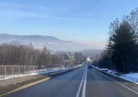 Podniesiono stopień zagrożenia. Ostrzeżenie i zakaz aktywności na zewnątrz dzieci i młodzieży - zdjęcie główne