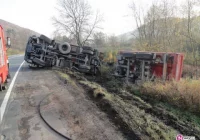 Zderzenie ciężarówki z autobusem - zdjęcie główne