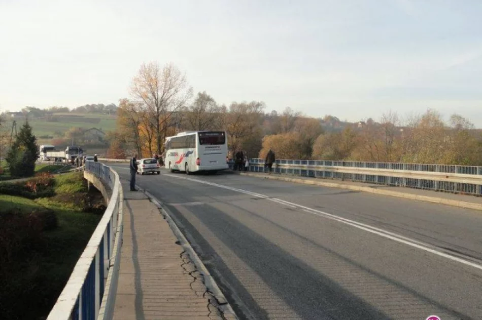 Zderzenie ciężarówki z autobusem - zdjęcie 4
