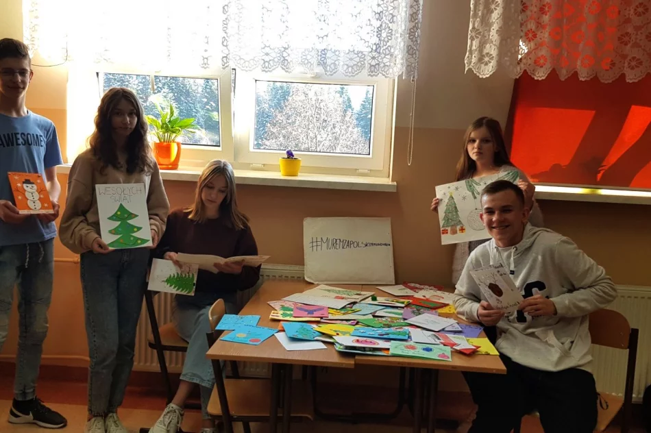 #MuremZaPolskimMundurem - uczniowie SP nr1 w Starej Wsi przyłączają się do ogolnopolskiej akcji - zdjęcie 2