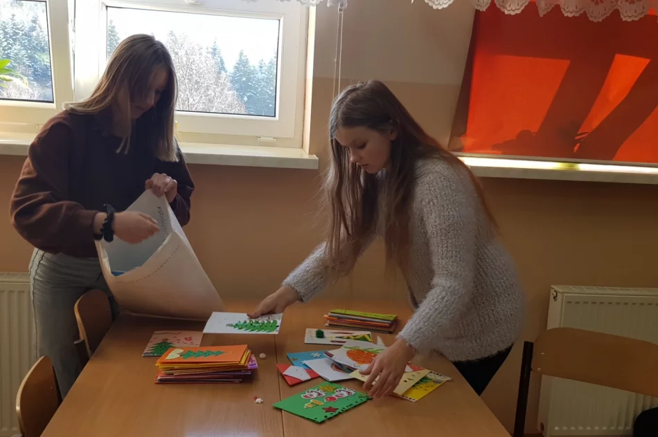 #MuremZaPolskimMundurem - uczniowie SP nr1 w Starej Wsi przyłączają się do ogolnopolskiej akcji - zdjęcie 5