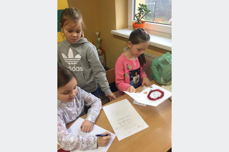 #MuremZaPolskimMundurem - uczniowie SP nr1 w Starej Wsi przyłączają się do ogolnopolskiej akcji - zdjęcie 7