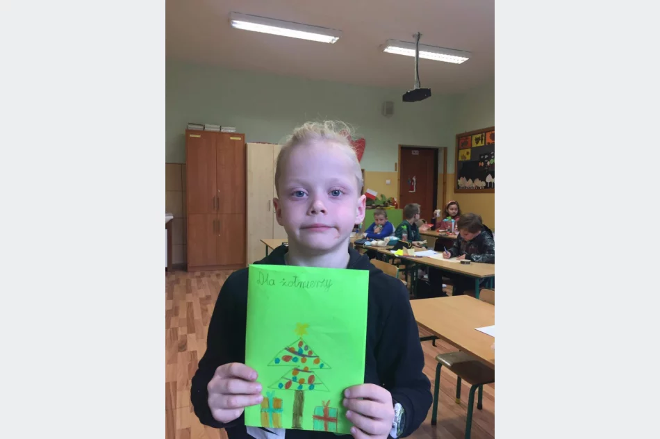 #MuremZaPolskimMundurem - uczniowie SP nr1 w Starej Wsi przyłączają się do ogolnopolskiej akcji - zdjęcie 11