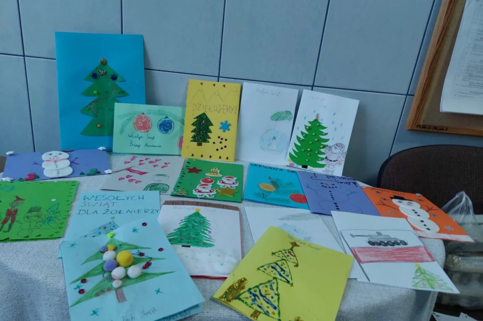 #MuremZaPolskimMundurem - uczniowie SP nr1 w Starej Wsi przyłączają się do ogolnopolskiej akcji - zdjęcie 14