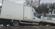 Zderzenie pojazdów - dwie osoby trafiły do szpitala - zdjęcie 2