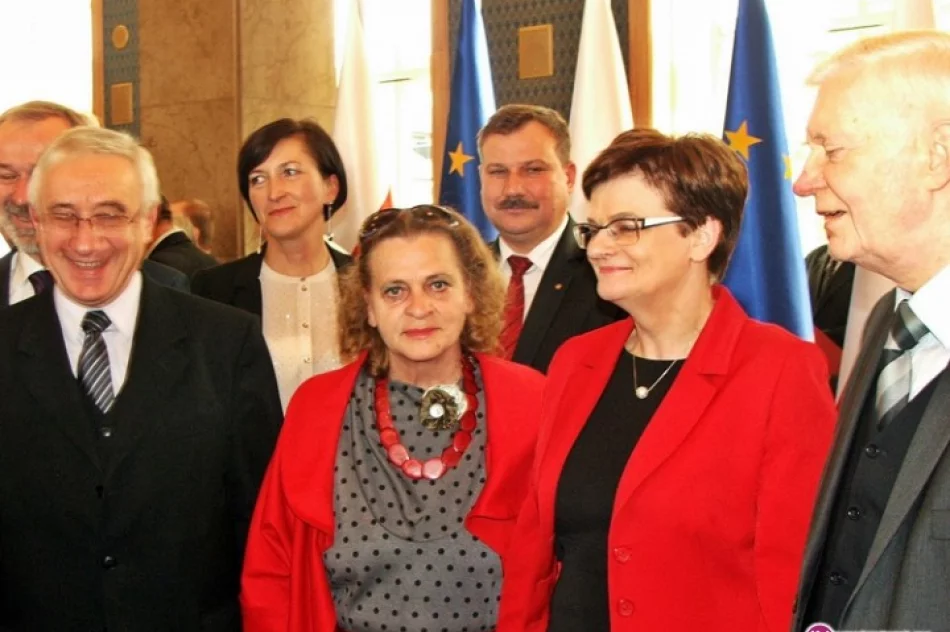 Otrzymała tytuł  honorowy Profesora Oświaty - zdjęcie 2