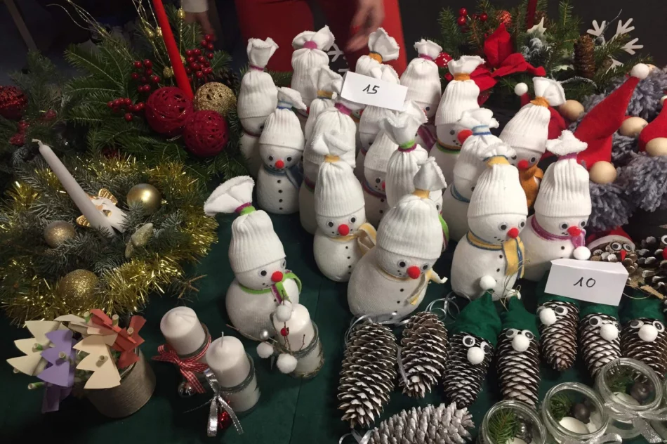 Kiermasz Bożonarodzeniowy w ZSP nr 4 - zdjęcie 3