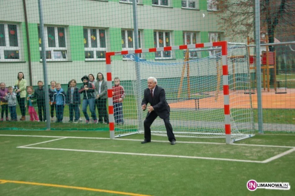 Boisko zostało uroczyście otwarte - zdjęcie 2